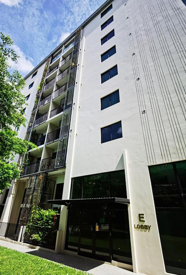 Blossom Sathorn Hospitality （曼谷高端酒店公寓） Exterior photo